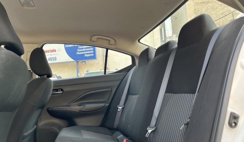 Nissan Versa — foto 10 de 40