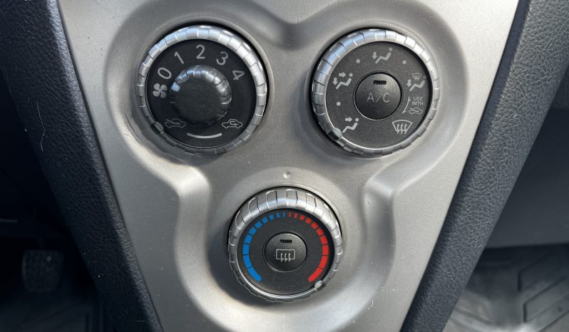 Toyota Yaris — foto 12 de 40