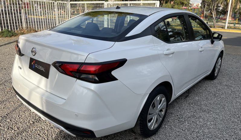 Nissan Versa — foto 4 de 40
