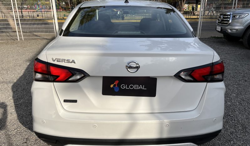 Nissan Versa — foto 5 de 40
