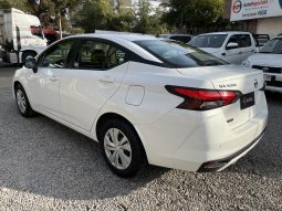 Nissan Versa — foto 24 de 40