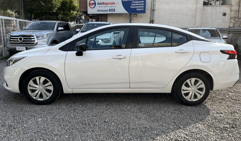 Nissan Versa — foto 7 de 40