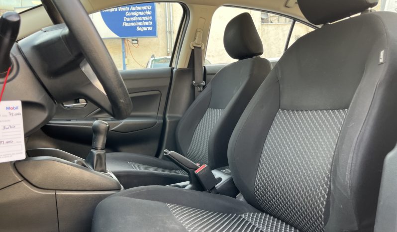 Nissan Versa — foto 9 de 40